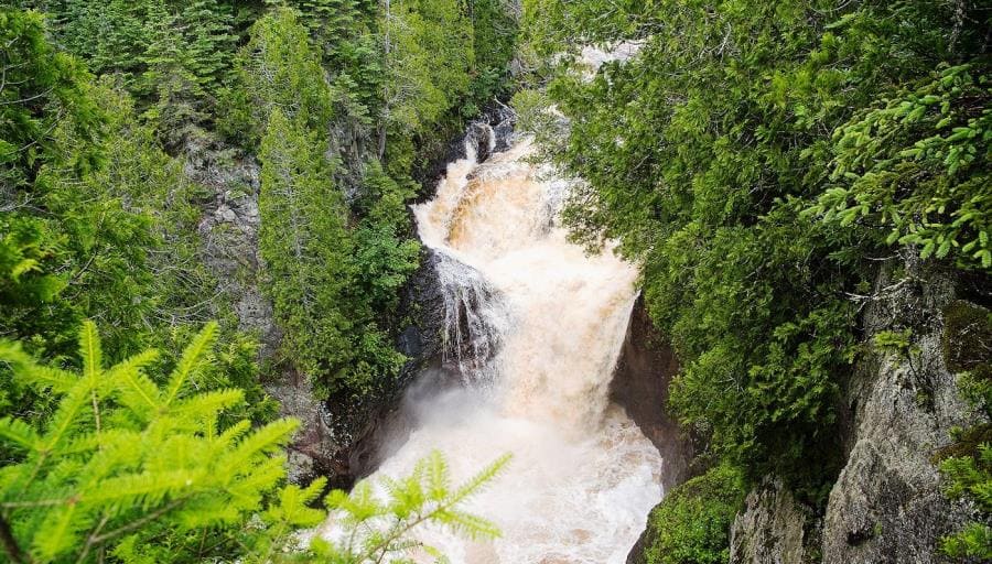 «Дьявольский Котёл» (Devil's Kettle) - интересные факты о водопаде-загадке в США