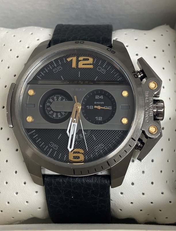 DIESEL 10Y セット Diesel Grey Dial Black Genuine Leather Strap Chronograph Men's