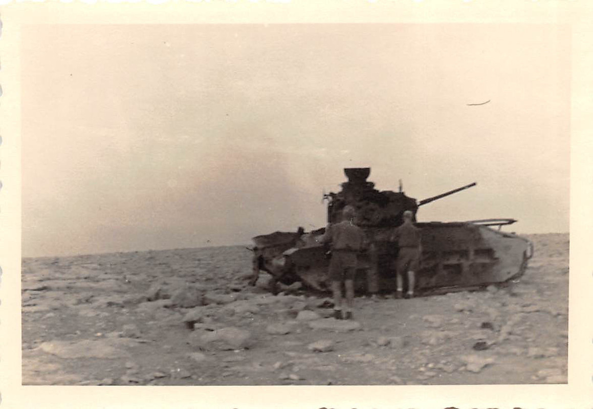 Engl. Panzer Matilda II zerstört bei Tobruk Liby