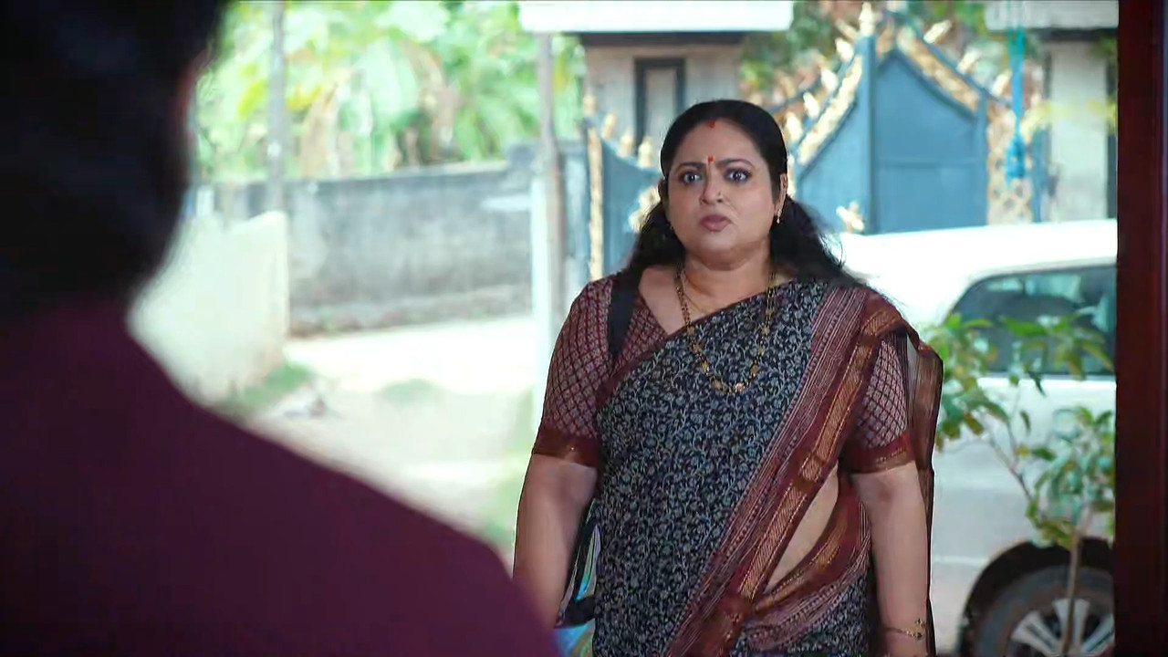 Reshmi Soman Sexy Tummy in Saree mp4 snapshot 00 26 416