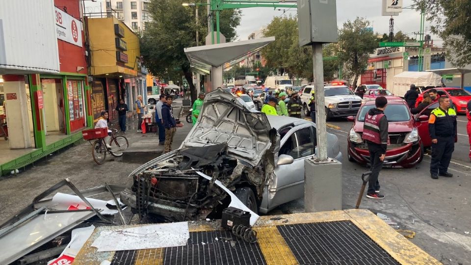 Accidente múltiple en Eje Central deja 4 heridos; una menor podría estar lesionada