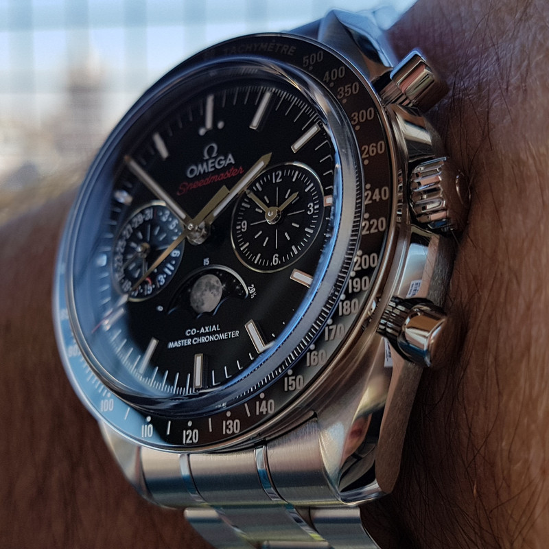 Ω Speedmaster Moonphase Co-Axial Master Chronometer Chronograph 44.25mm Cal.9904 (ByN) (2)
