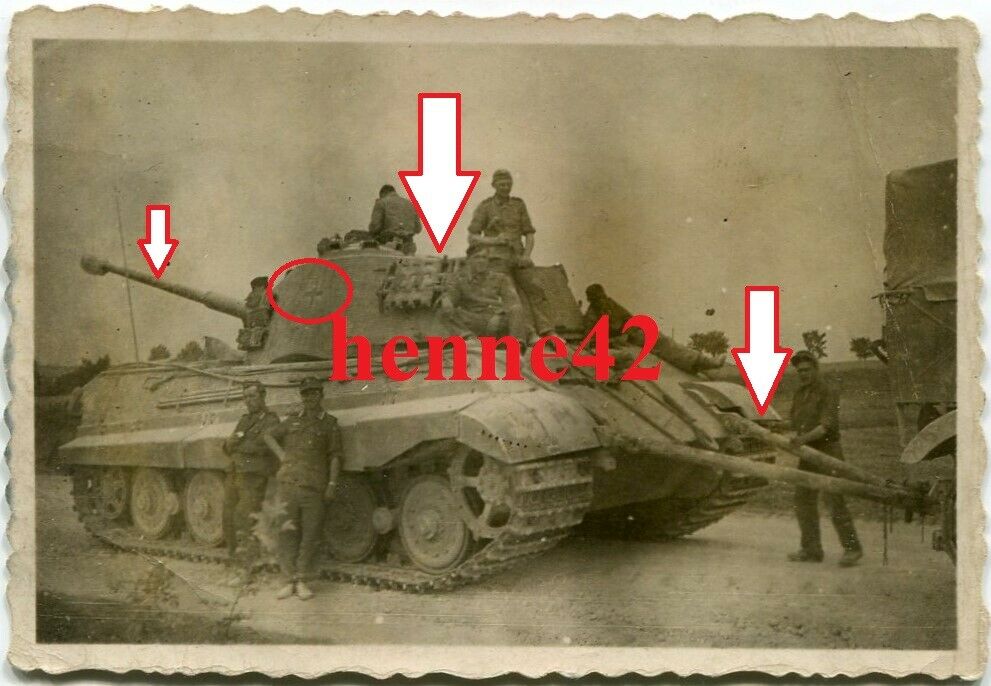 Foto Wehrmacht Dt. Panzer VI Tiger II Königstiger tank an Halbkette FAMO