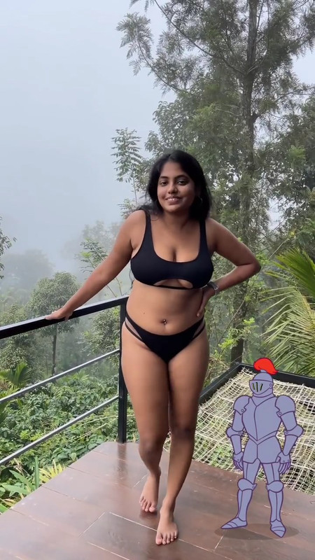 watersoul huge bouncing boobs in bikin and other outfits.mp4_snapshot_00.04.436