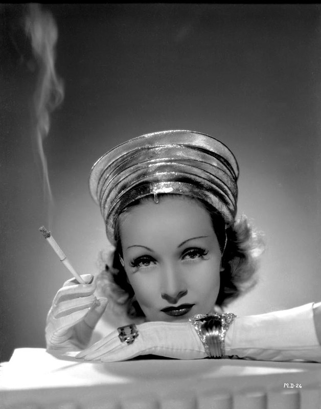 Marlene_Dietrich_b75