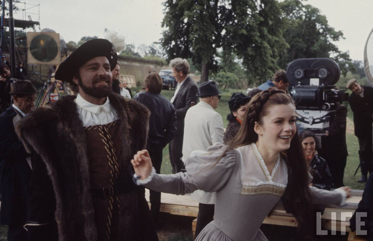 genevieve_bujold_b56