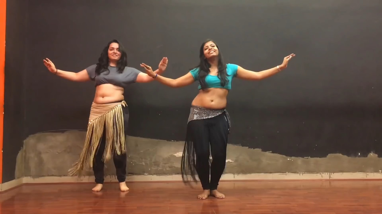 Desi girl sexy belly dance.mp4_snapshot_00.36.836