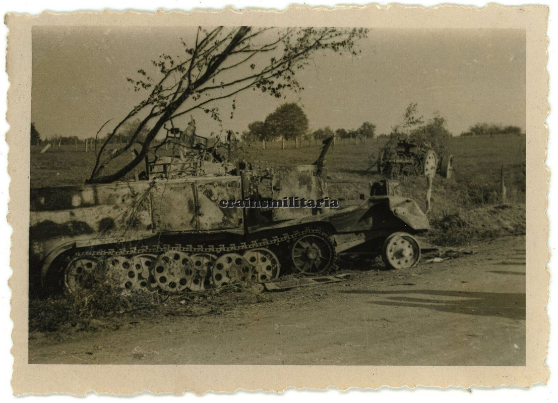 Orig. Foto zerstörte SdKfz Halbkette Zugmaschine 6.PD Ardennen Frankreich 1940