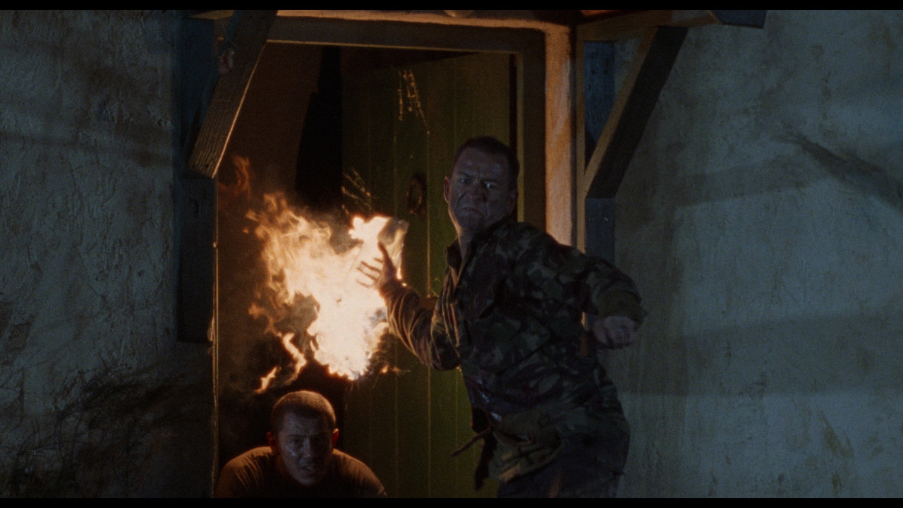 dog.soldiers.2002.4k-kc.mkv_snapshot_01.27.17.575