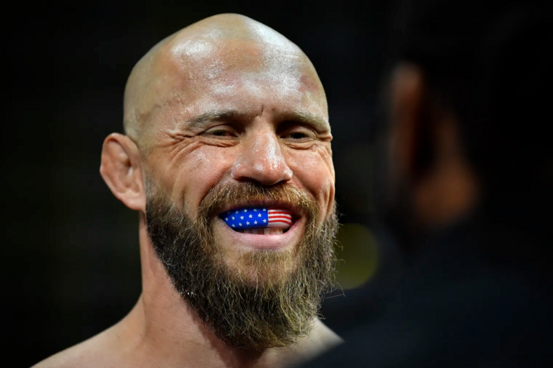 Доналд Серони влиза в бойното жиу-житцу срещу Крейг Джоунс