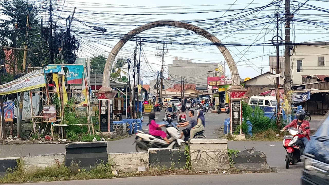 Pemerintah Kota Tangerang Dinilai Lamban Atasi Masalah Kabel Semrawut