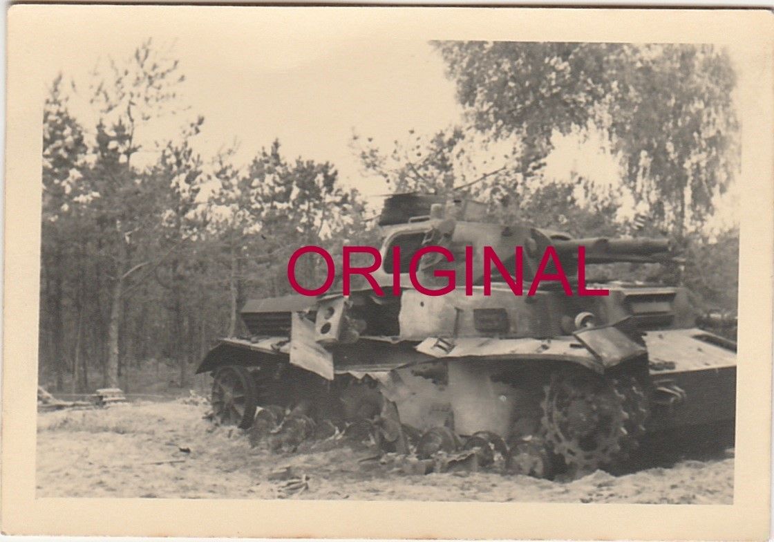 Abgeschossener belgischer französsischer Panzer 