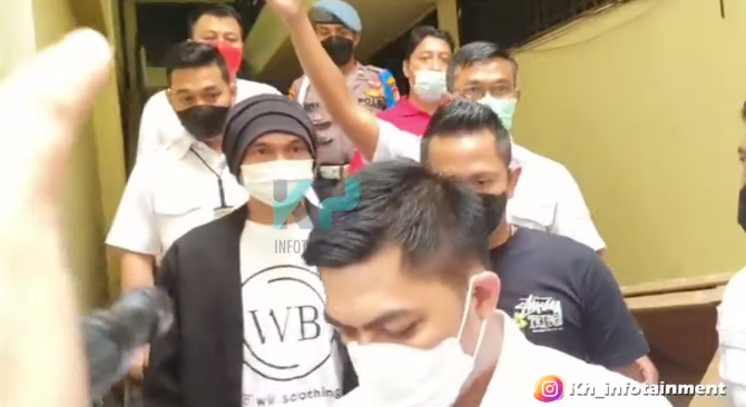 Potret Anji saat hendak jalani pemeriksaan kesehatan