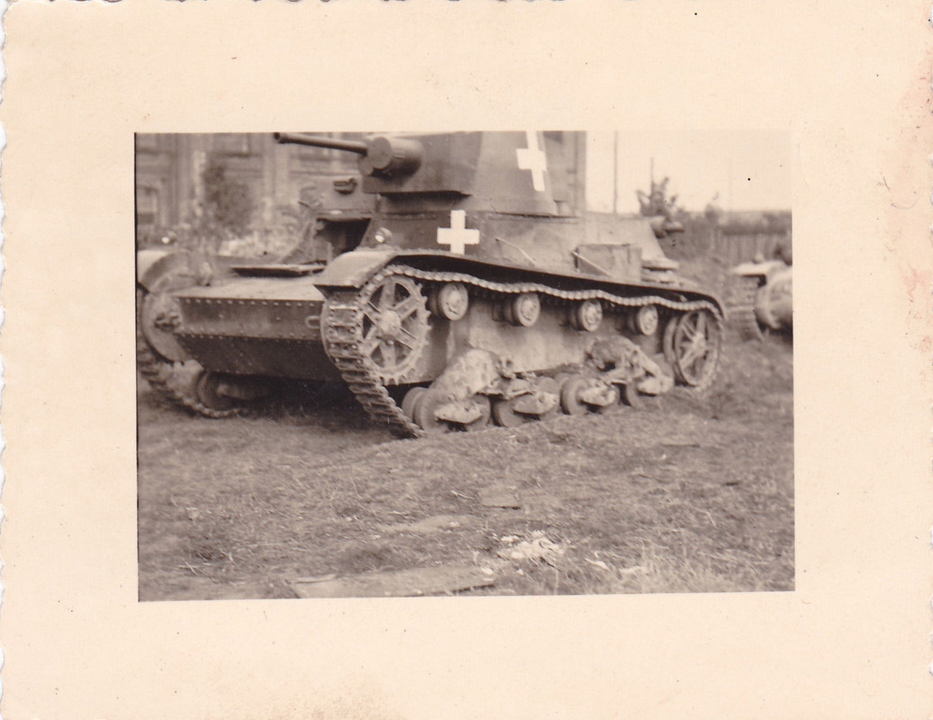 Polnischer BEUTE Panzer Typ 7TP mit 2 Balkenkreu