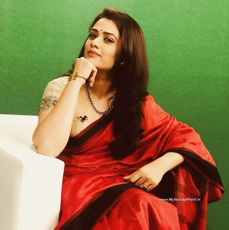9-Girija-Oak-Godbole-Photos-Wallpapers-in-Red-Saree-My-Vantage-Point