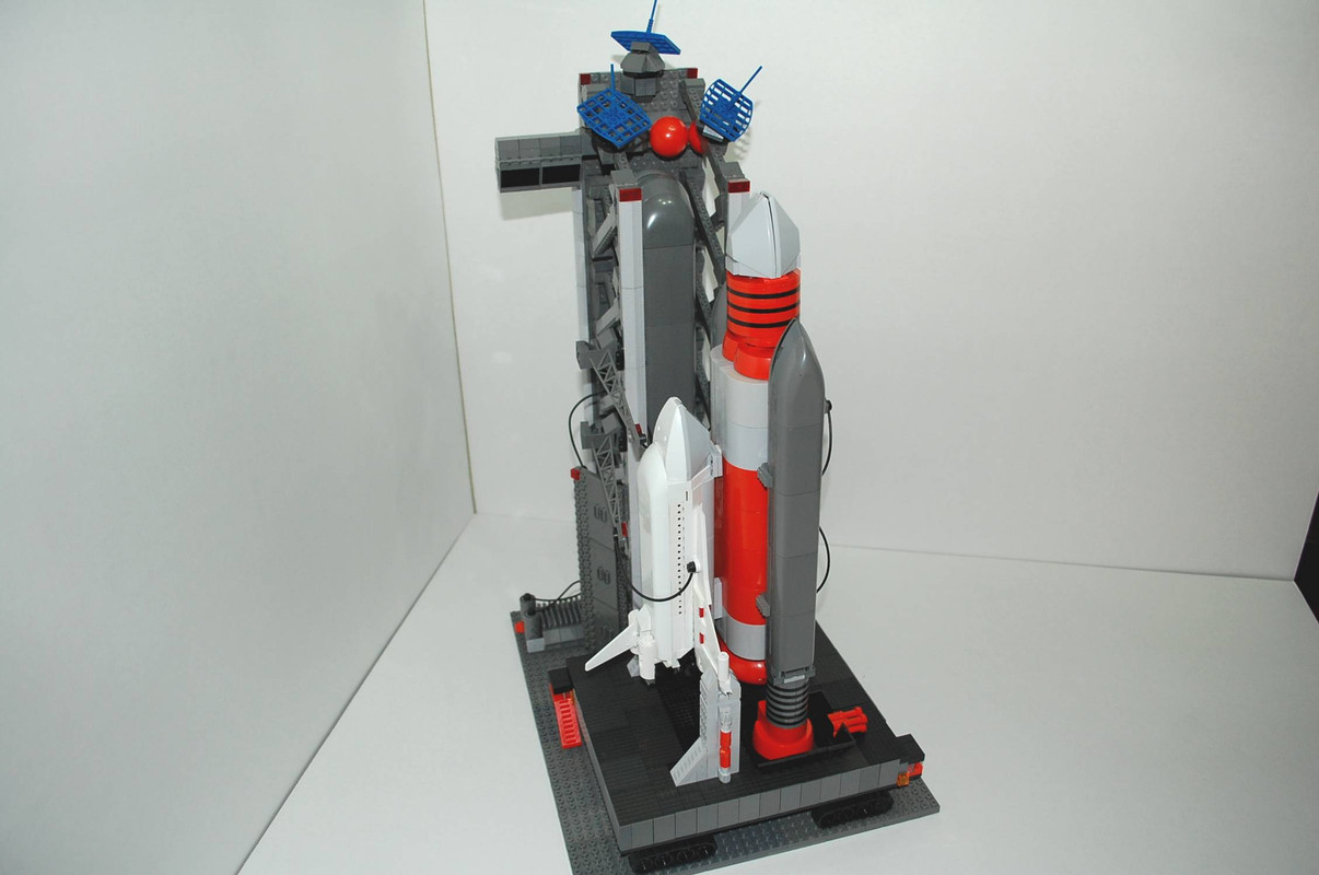 Lanzadera Challenger y torre de lanzamiento 04