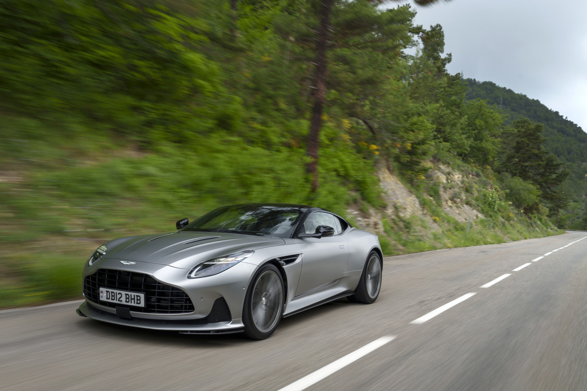 AstonMartinDB12_Dynamic