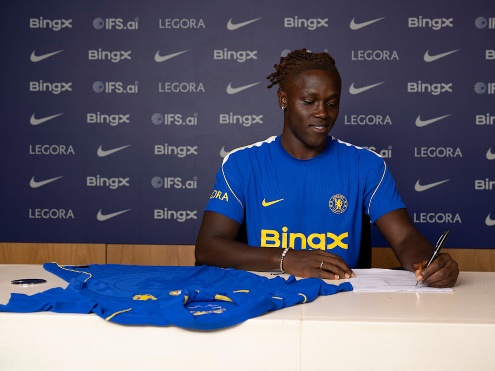 Quenda signs for Chelsea