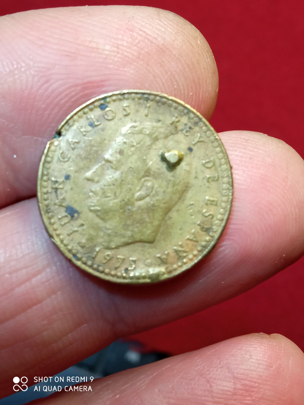 Una peseta de 1985 del rey con exceso de metal en la cabeza IMG-20201108-194553