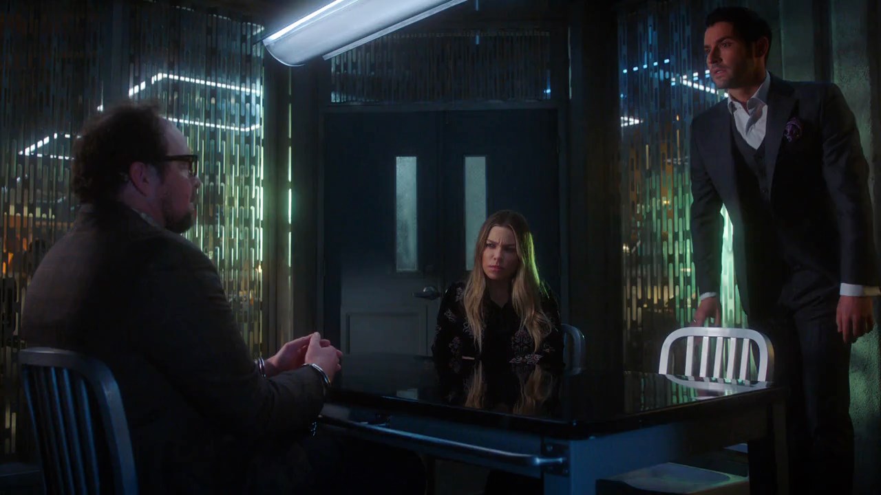 Lucifer (2017) Season 3 [Hindi + English] WebRip 480p 720p ESub - Complete Screenshot