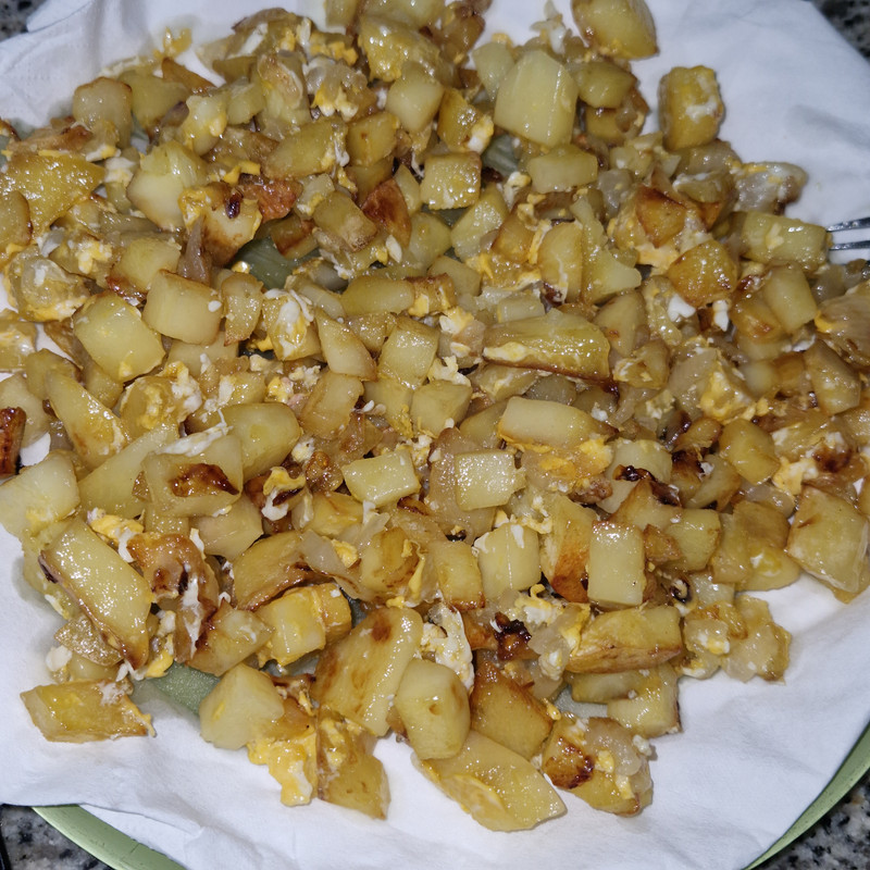 Papas rehogadas con huevo