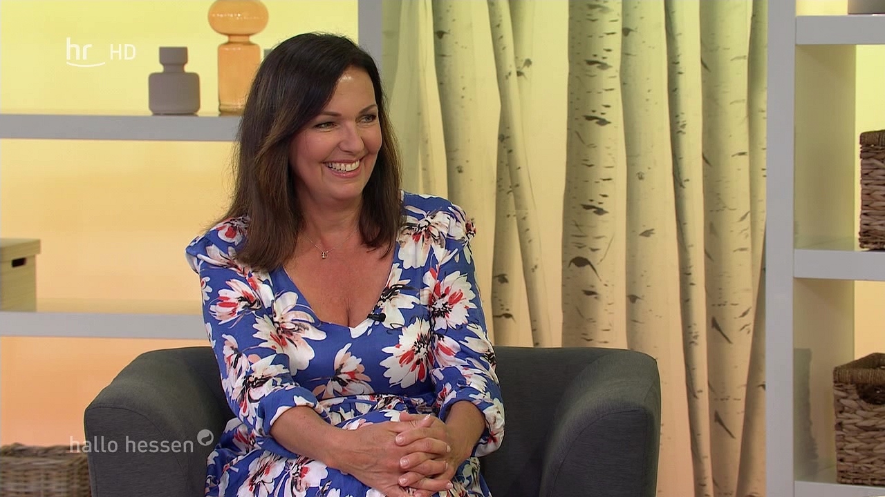 Caren Schmidt mit Doppelherz und Selma Üsük mit Bein in