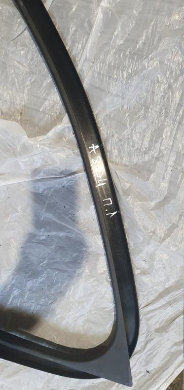 Уплотнитель стекла двери