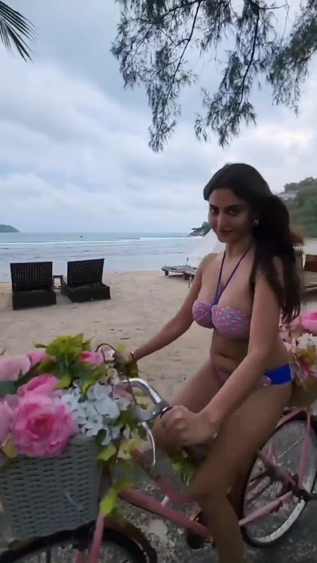 chubby desi girl in bikini.mp4_snapshot_00.08.958