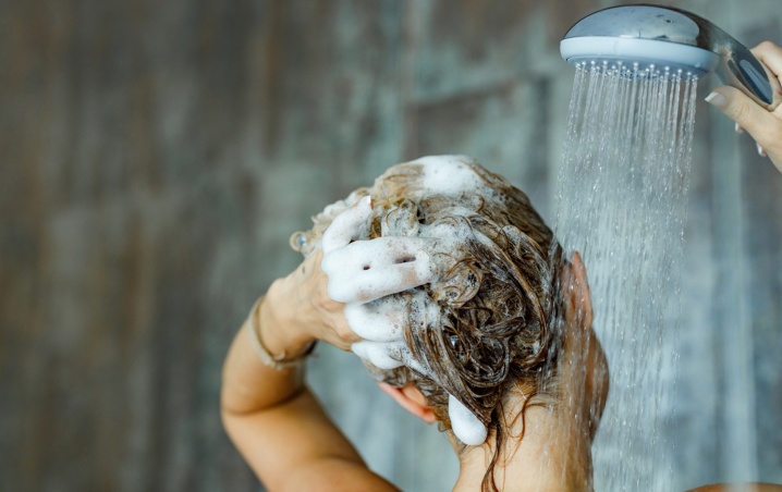 Lavado inverso, la nueva técnica para un cabello sedoso