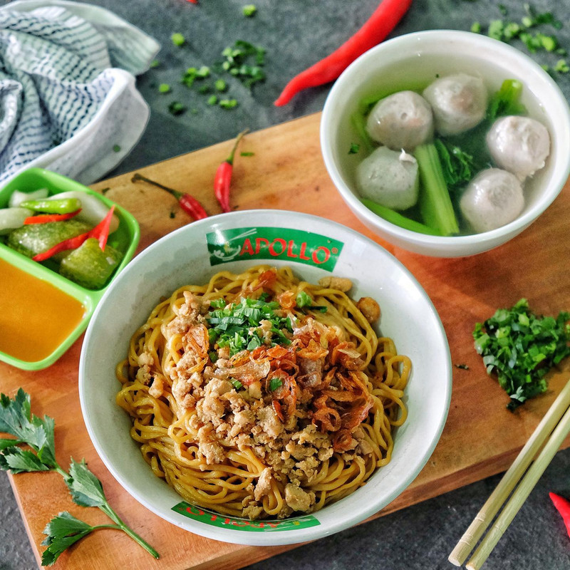 Mie Ayam Bakso Apollo, pilihan tempat makan siang enak dekat Stasiun Bogor.