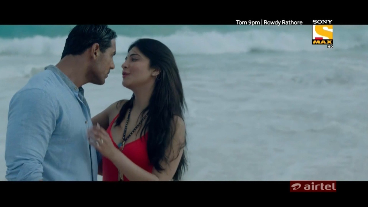 [Image: Shruthi-hassan-mkv-snapshot-19-30-412.jpg]