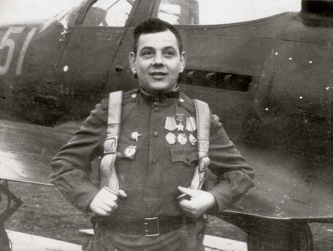 Bell-P-39-Airacobra-21GvIAP-304IAD-51-Aleksey-Ivanovich-Sergov-Ukrainian-Front-1944-01