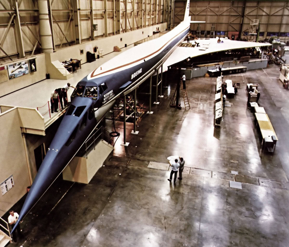 SST-Boeing-2707-mock-up-in-color-14.jpg