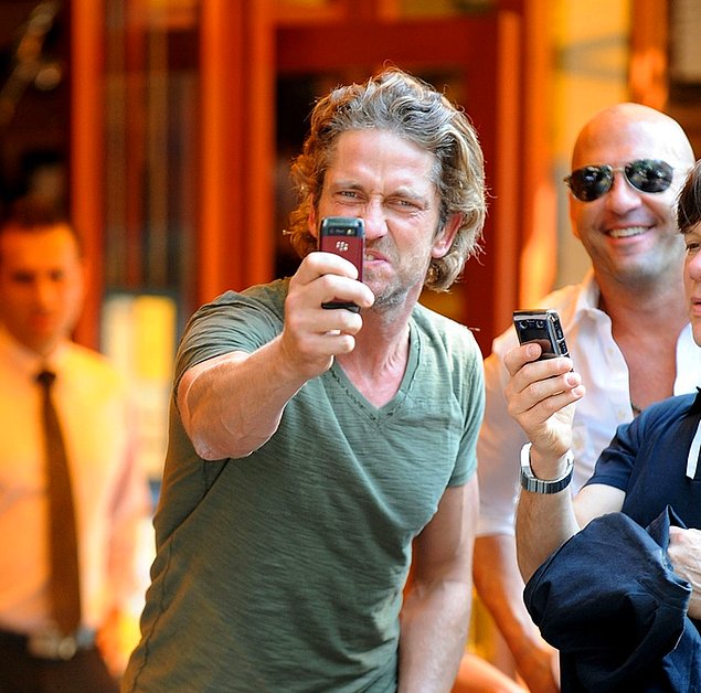 17 селебрити, которые гениально реагируют на появление папарацци