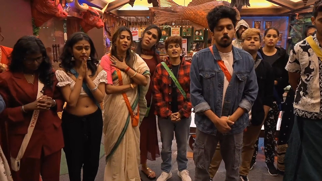 Big Boss Lachu Hot pierced Navel compilation.mkv_snapshot_01.30.434