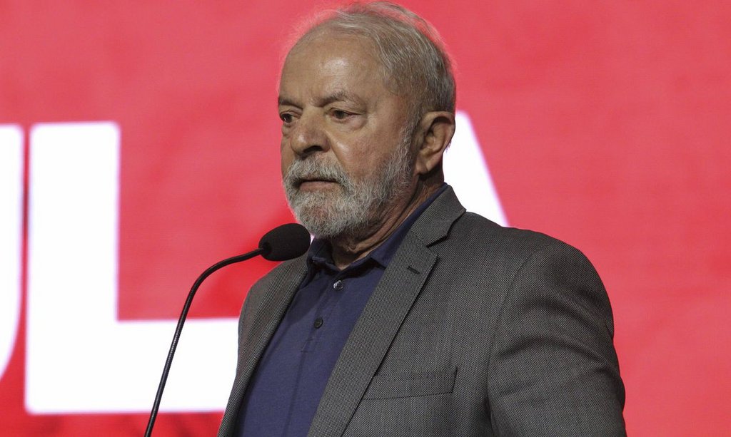 Lula passa por cirurgia no quadril em hospital de Brasília 