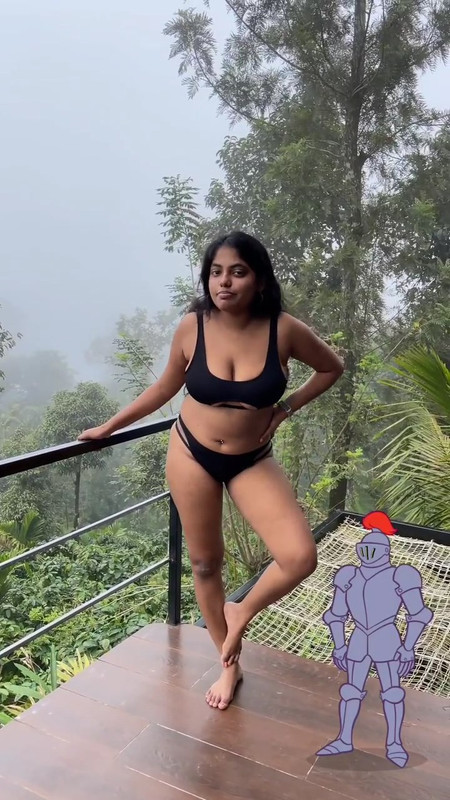 watersoul huge bouncing boobs in bikin and other outfits.mp4_snapshot_00.01.865