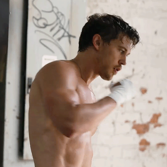 Austin-Butler.gif