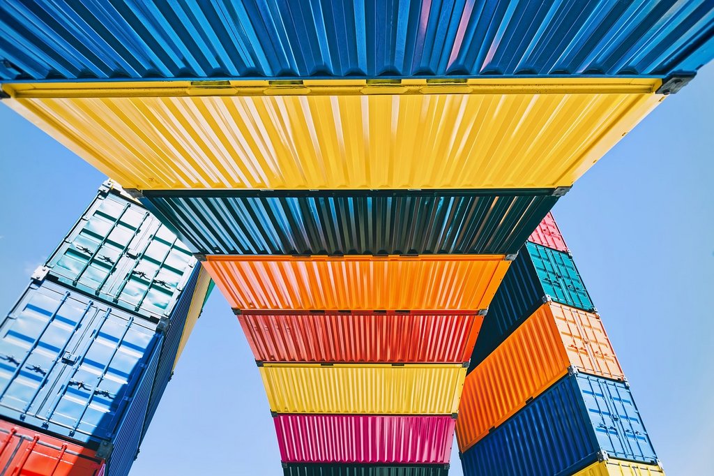 multi-freight-container-3388238-1280.jpg