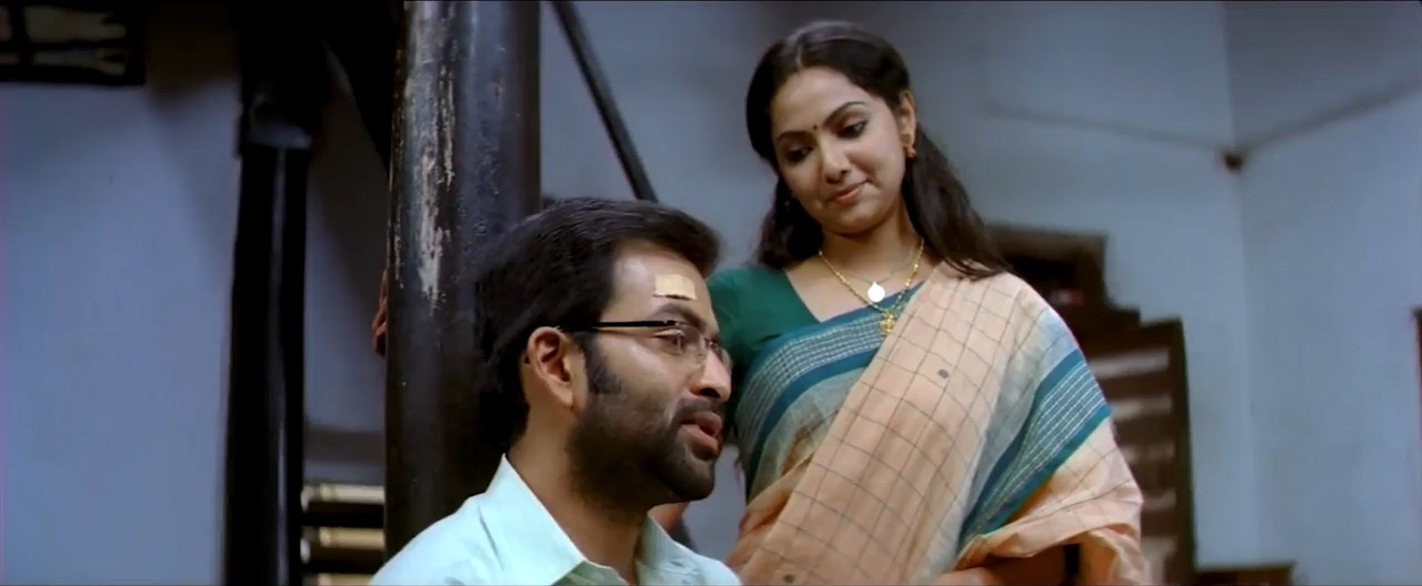 Manikyakallu 2011 WebRip [Tamil + Malayalam] 480p, 720p ESub Screenshot