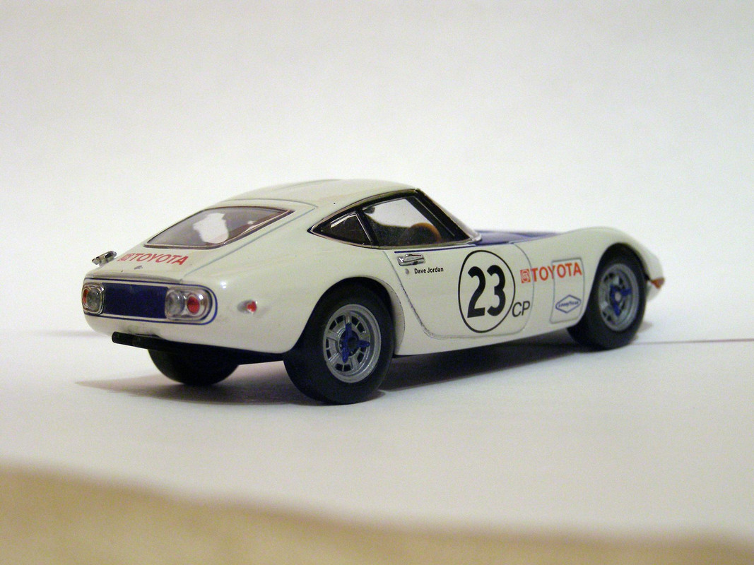 Toyota 2000 GT Ebbro (8)
