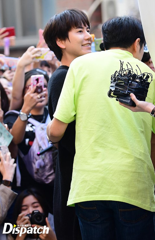 D59OW9CUYAEhGl9.jpg large