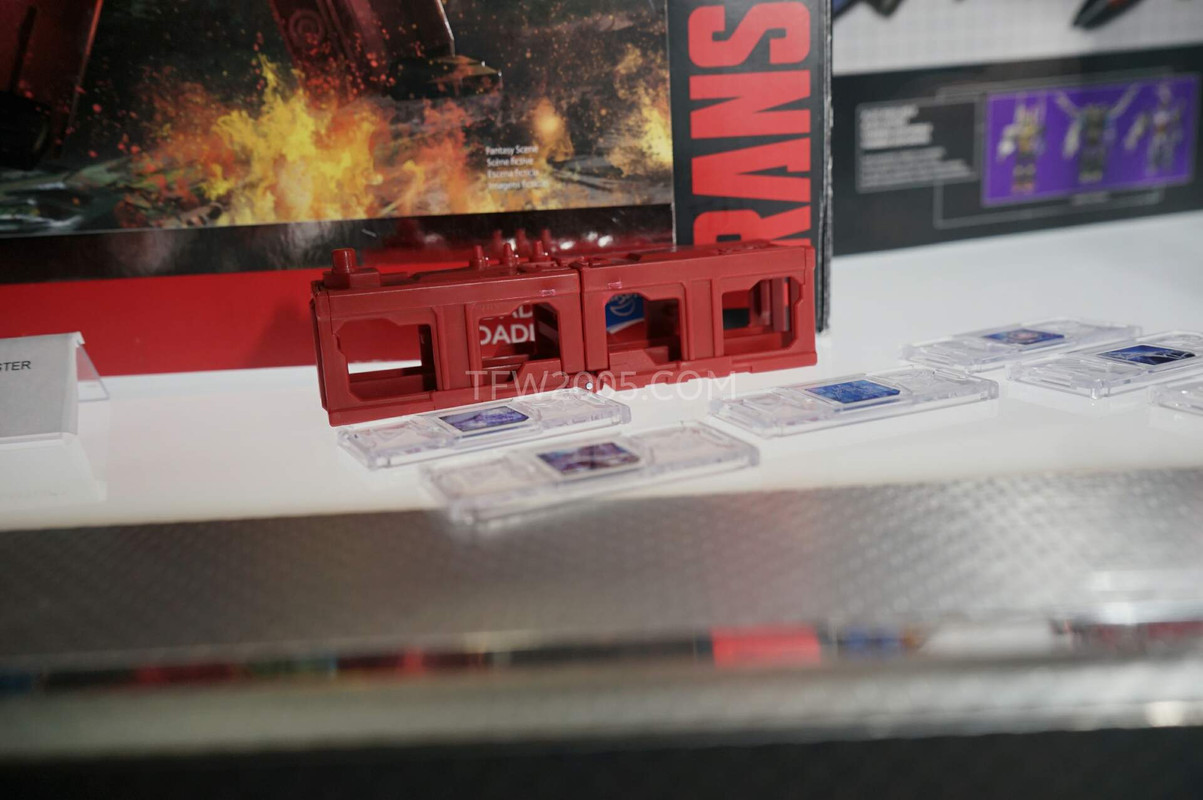 SDCC2015-Hasbro-Case-Transformers-PE-019