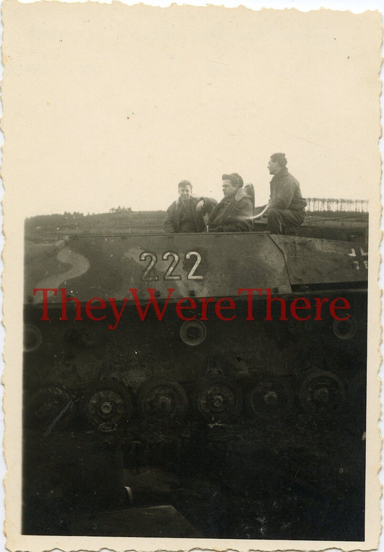 American soldiers with captured German JAGDPANZER IV tank destroyer (222)