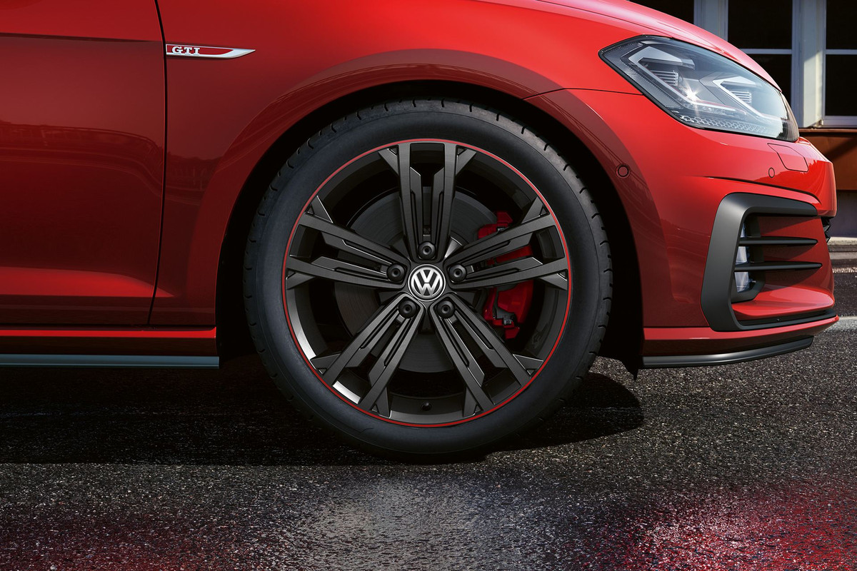 4CE9CCBC-0938-4F14-9606-230E8443741E