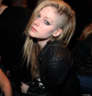 o-AVRIL-LAVIGNE-SHAVED-HAIR-570.jpg