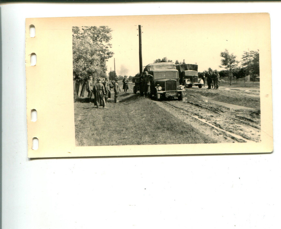 LKWs Wehrmacht mit Anhänger Rast im Schlamm in S