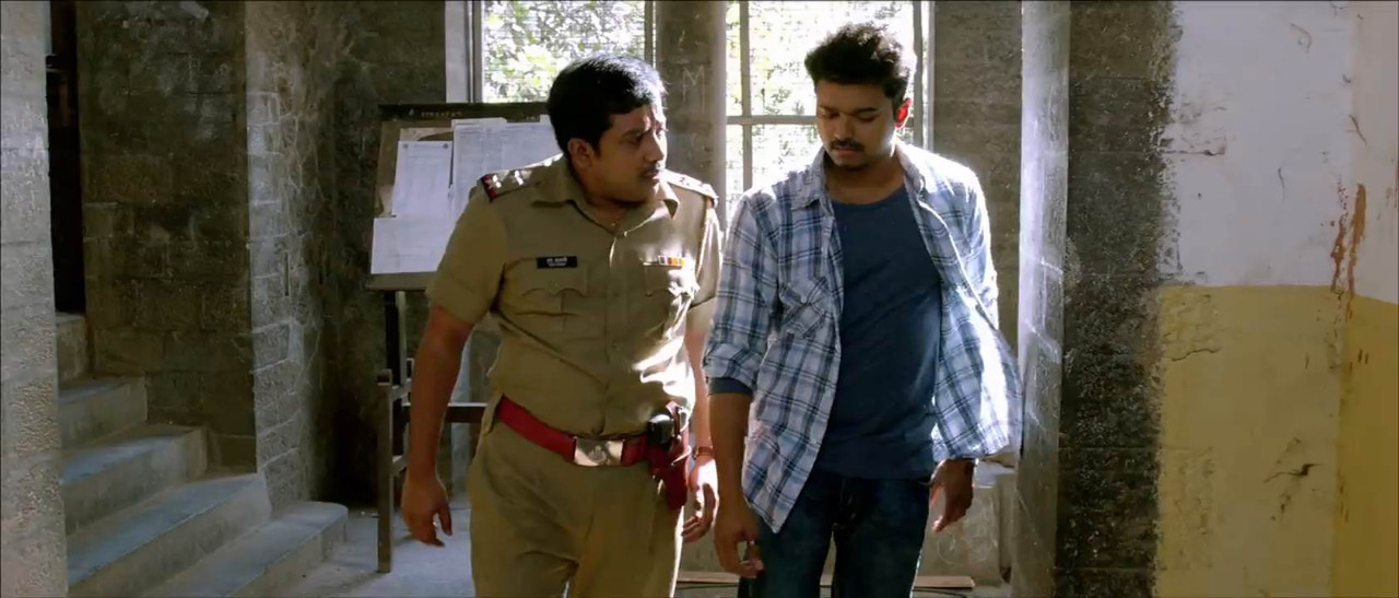 Thuppakki 2012 WebRip [Hindi + Tamil] 480p, 720p Screenshot