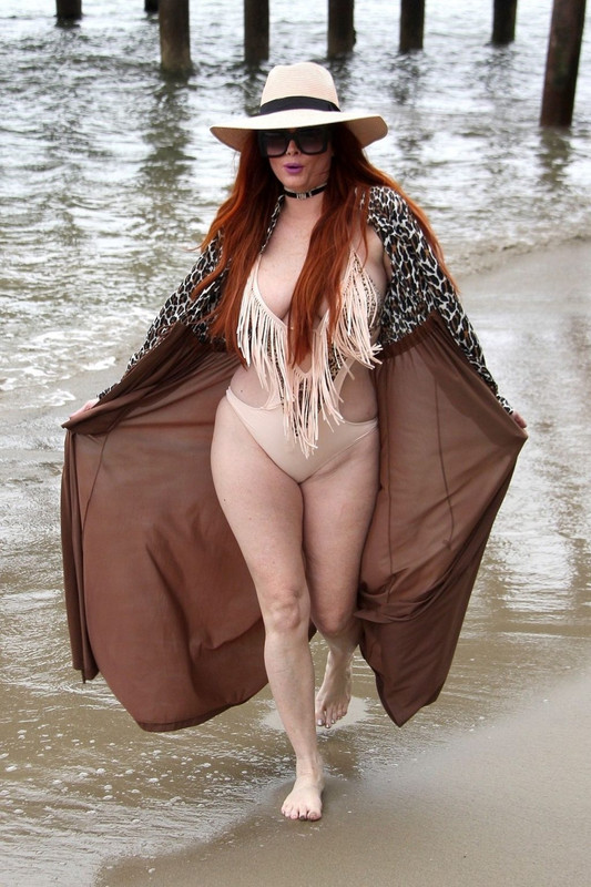 Phoebe-Price-upskirtSTARS.com (28)