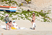 Edita-Vilkeviciute-Sigute-Krilaviciute-On-the-Beach-in-St.-Barts-April-3-2014-124-gigapixel-low_res-